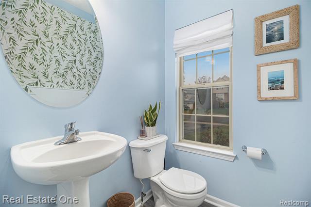 Builiding view fifteen for 3180 Waldon Ridge, Lake Orion, MI. 48359