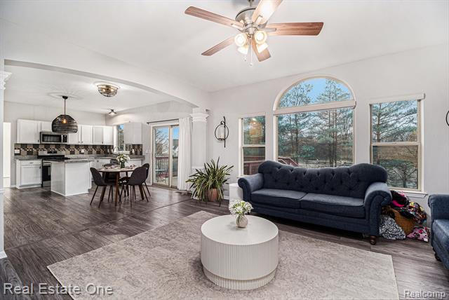 Builiding view five for 3180 Waldon Ridge, Lake Orion, MI. 48359