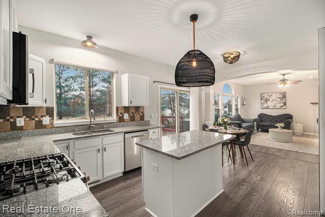 Builiding view ten for 3180 Waldon Ridge, Lake Orion, MI. 48359