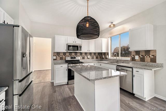 Builiding view thirteen for 3180 Waldon Ridge, Lake Orion, MI. 48359