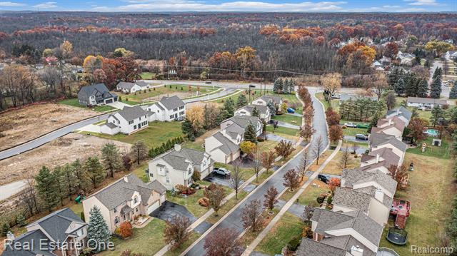 Builiding view thirty three for 3180 Waldon Ridge, Lake Orion, MI. 48359