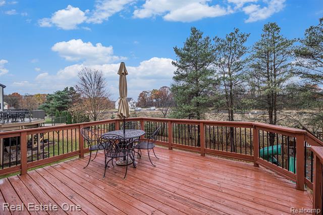 Builiding view twenty eight for 3180 Waldon Ridge, Lake Orion, MI. 48359