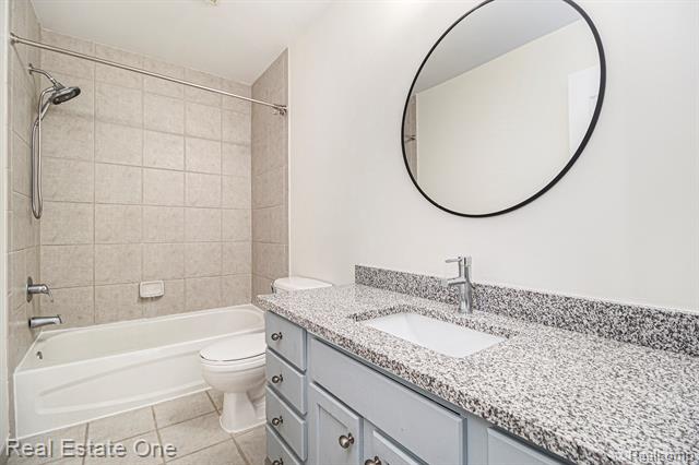 Builiding view twenty for 3180 Waldon Ridge, Lake Orion, MI. 48359