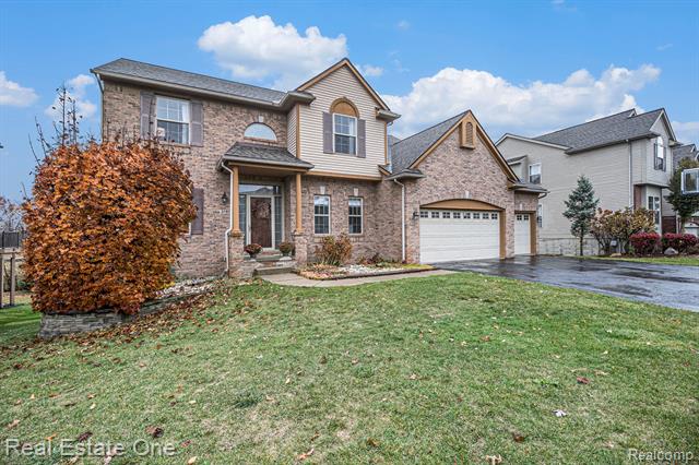 Builiding view two for 3180 Waldon Ridge, Lake Orion, MI. 48359