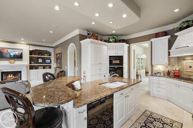 Builiding view eighteen for 4575 Hidden Glen, Rochester, MI. 48306