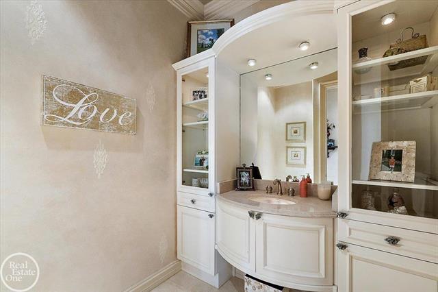 Builiding view forty eight for 4575 Hidden Glen, Rochester, MI. 48306