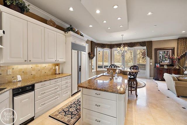 Builiding view nineteen for 4575 Hidden Glen, Rochester, MI. 48306