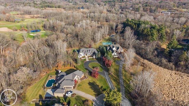 Builiding view sixty four for 4575 Hidden Glen, Rochester, MI. 48306