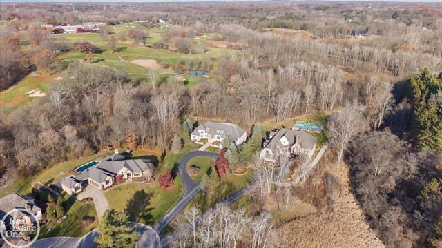 Builiding view sixty two for 4575 Hidden Glen, Rochester, MI. 48306