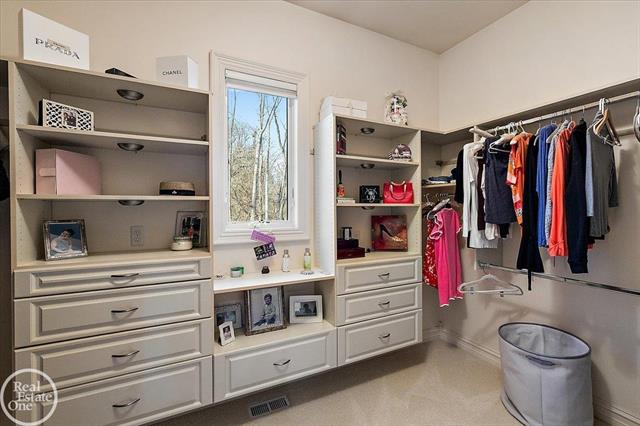 Builiding view thirty eight for 4575 Hidden Glen, Rochester, MI. 48306