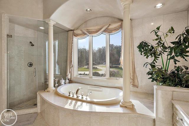 Builiding view thirty five for 4575 Hidden Glen, Rochester, MI. 48306