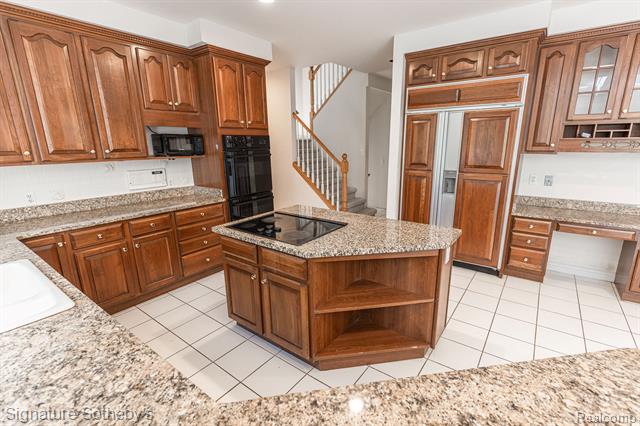 Builiding view eleven for 2855 Cranbrook Ridge, Rochester, MI. 48306