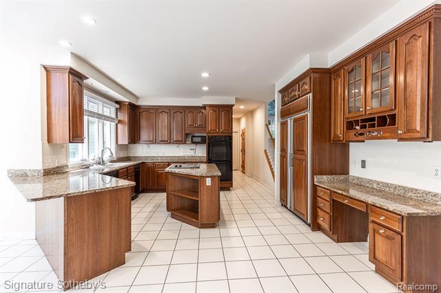 Builiding view nine for 2855 Cranbrook Ridge, Rochester, MI. 48306