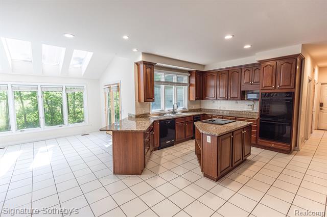Builiding view seven for 2855 Cranbrook Ridge, Rochester, MI. 48306