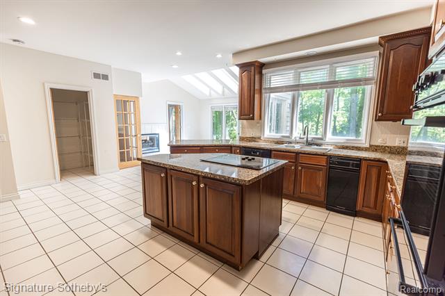 Builiding view twelve for 2855 Cranbrook Ridge, Rochester, MI. 48306