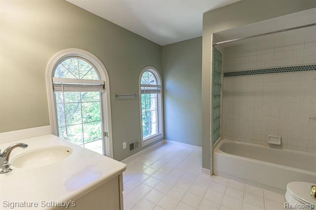 Builiding view twenty two for 2855 Cranbrook Ridge, Rochester, MI. 48306