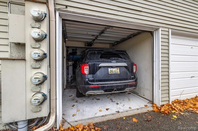 Builiding view fifty one for 3222 Birchcreek, Lake Orion, MI. 48360