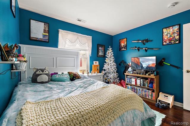 Builiding view fifty for 3222 Birchcreek, Lake Orion, MI. 48360