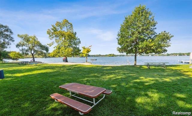 Builiding view five for 3222 Birchcreek, Lake Orion, MI. 48360