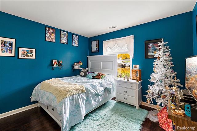 Builiding view forty eight for 3222 Birchcreek, Lake Orion, MI. 48360