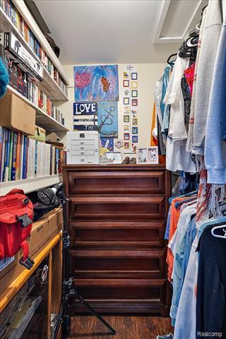 Builiding view forty four for 3222 Birchcreek, Lake Orion, MI. 48360