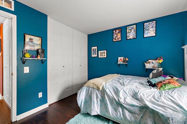 Builiding view forty nine for 3222 Birchcreek, Lake Orion, MI. 48360