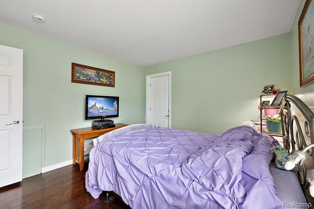 Builiding view forty three for 3222 Birchcreek, Lake Orion, MI. 48360