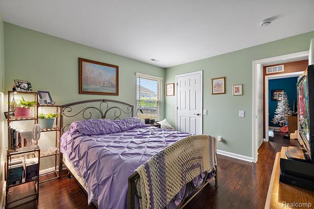 Builiding view forty two for 3222 Birchcreek, Lake Orion, MI. 48360