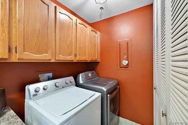 Builiding view forty for 3222 Birchcreek, Lake Orion, MI. 48360