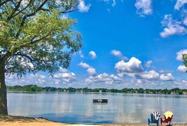 Builiding view four for 3222 Birchcreek, Lake Orion, MI. 48360