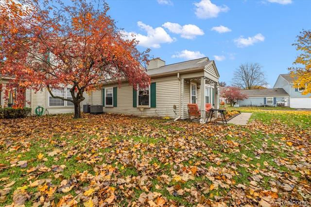 Builiding view fourteen for 3222 Birchcreek, Lake Orion, MI. 48360