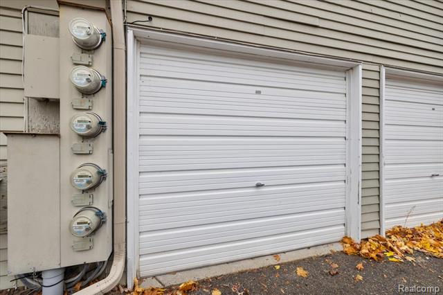 Builiding view seventeen for 3222 Birchcreek, Lake Orion, MI. 48360