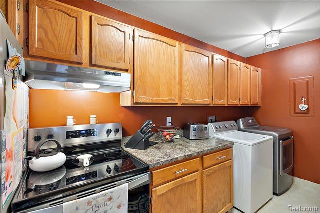 Builiding view thirty eight for 3222 Birchcreek, Lake Orion, MI. 48360