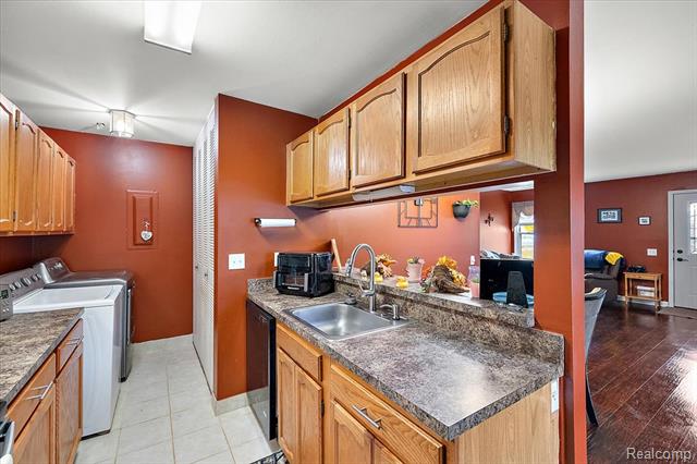 Builiding view thirty five for 3222 Birchcreek, Lake Orion, MI. 48360