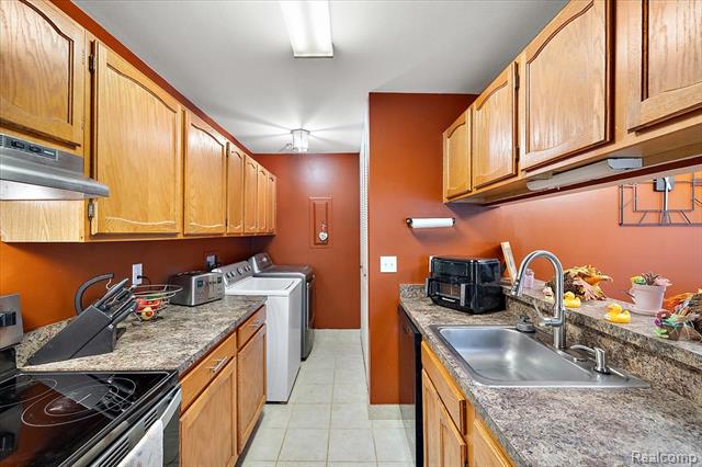 Builiding view thirty six for 3222 Birchcreek, Lake Orion, MI. 48360