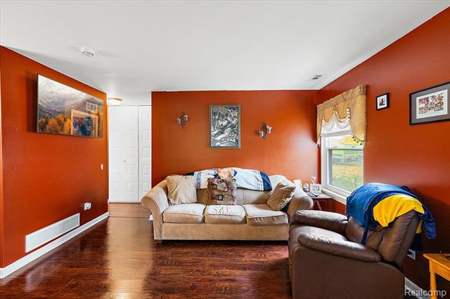 Builiding view twenty three for 3222 Birchcreek, Lake Orion, MI. 48360