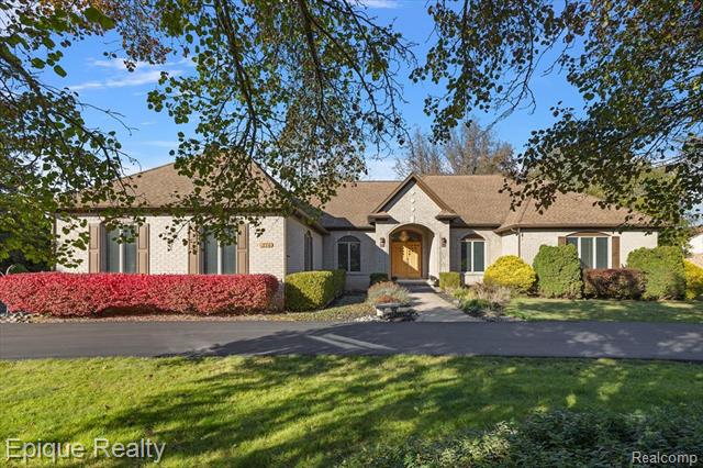 Builiding view seventy four for 374 Oakbridge, Rochester, MI. 48306