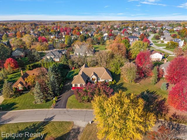 Builiding view seventy one for 374 Oakbridge, Rochester, MI. 48306