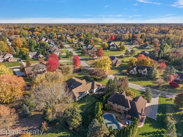 Builiding view seventy three for 374 Oakbridge, Rochester, MI. 48306