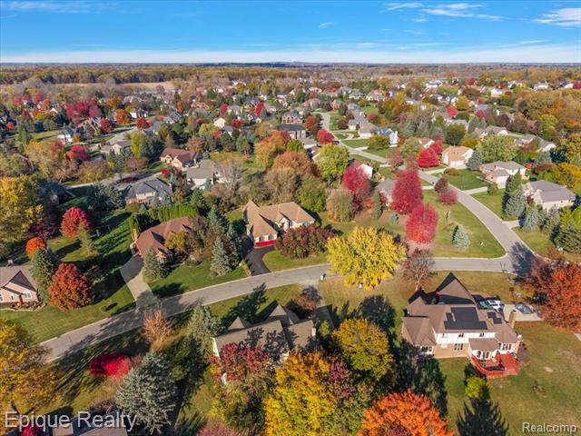 Builiding view seventy two for 374 Oakbridge, Rochester, MI. 48306