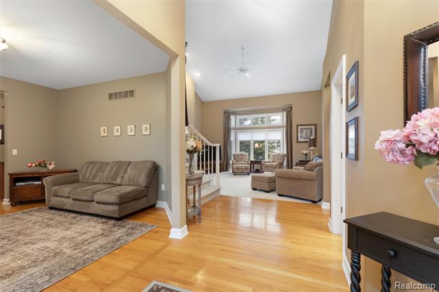 Builiding view ten for 4618 Waterbury, Clarkston, MI. 48348