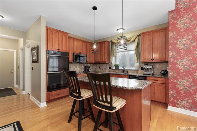 Builiding view thirteen for 4618 Waterbury, Clarkston, MI. 48348