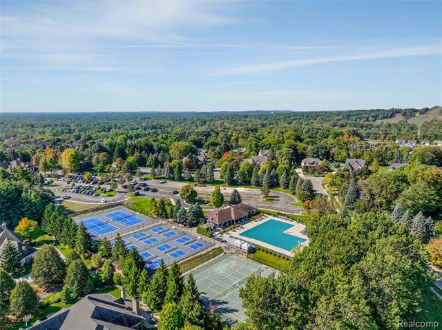 Builiding view thirty five for 4618 Waterbury, Clarkston, MI. 48348