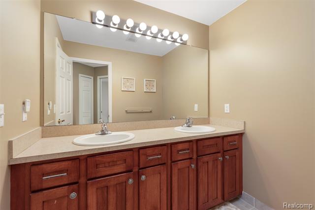 Builiding view thirty one for 4618 Waterbury, Clarkston, MI. 48348