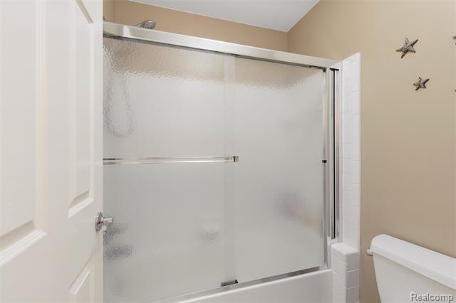 Builiding view thirty two for 4618 Waterbury, Clarkston, MI. 48348