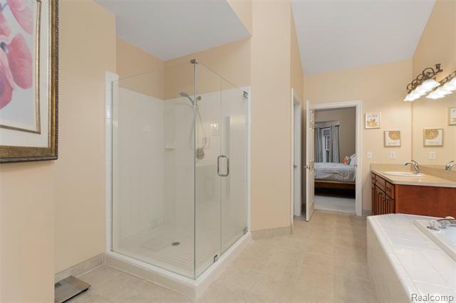 Builiding view twenty four for 4618 Waterbury, Clarkston, MI. 48348