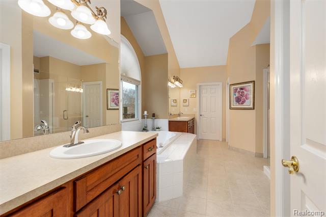 Builiding view twenty three for 4618 Waterbury, Clarkston, MI. 48348