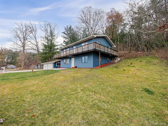 Builiding view thirty one for 9900 S Big School Lot Lake, Holly, MI. 48442