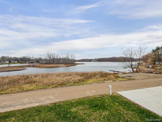 Builiding view twenty six for 9900 S Big School Lot Lake, Holly, MI. 48442