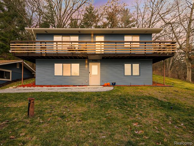 front view for 9900 S Big School Lot Lake Rd, Holly, Mi. 48442